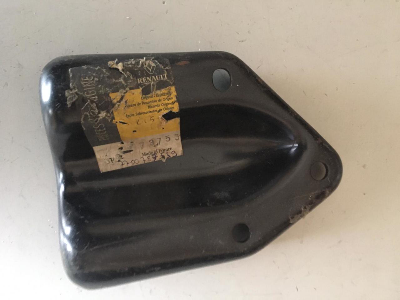 Renault R19 Motor Sağ Kulağı K7J-K7M 7700787539 - Renom Otomotiv