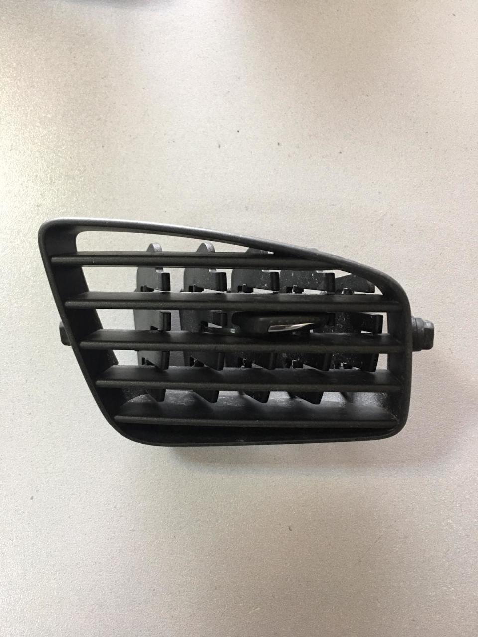 Renault Megane 3 Orta Havalandırma Difüzör Sağ 682606038R