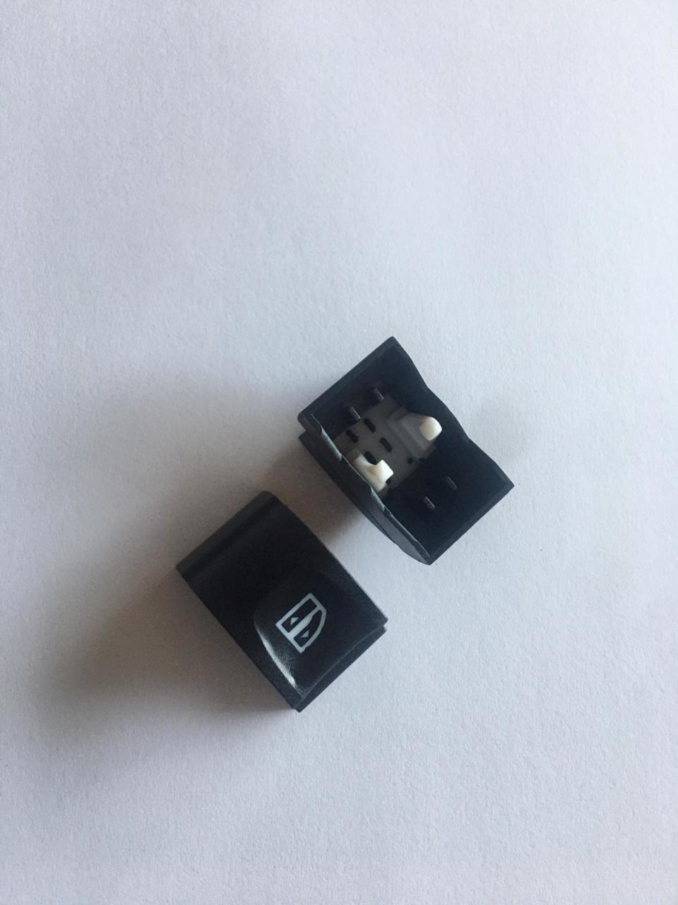 Renault Fluence Cam Açma Düğme Tuşu 254000005R1