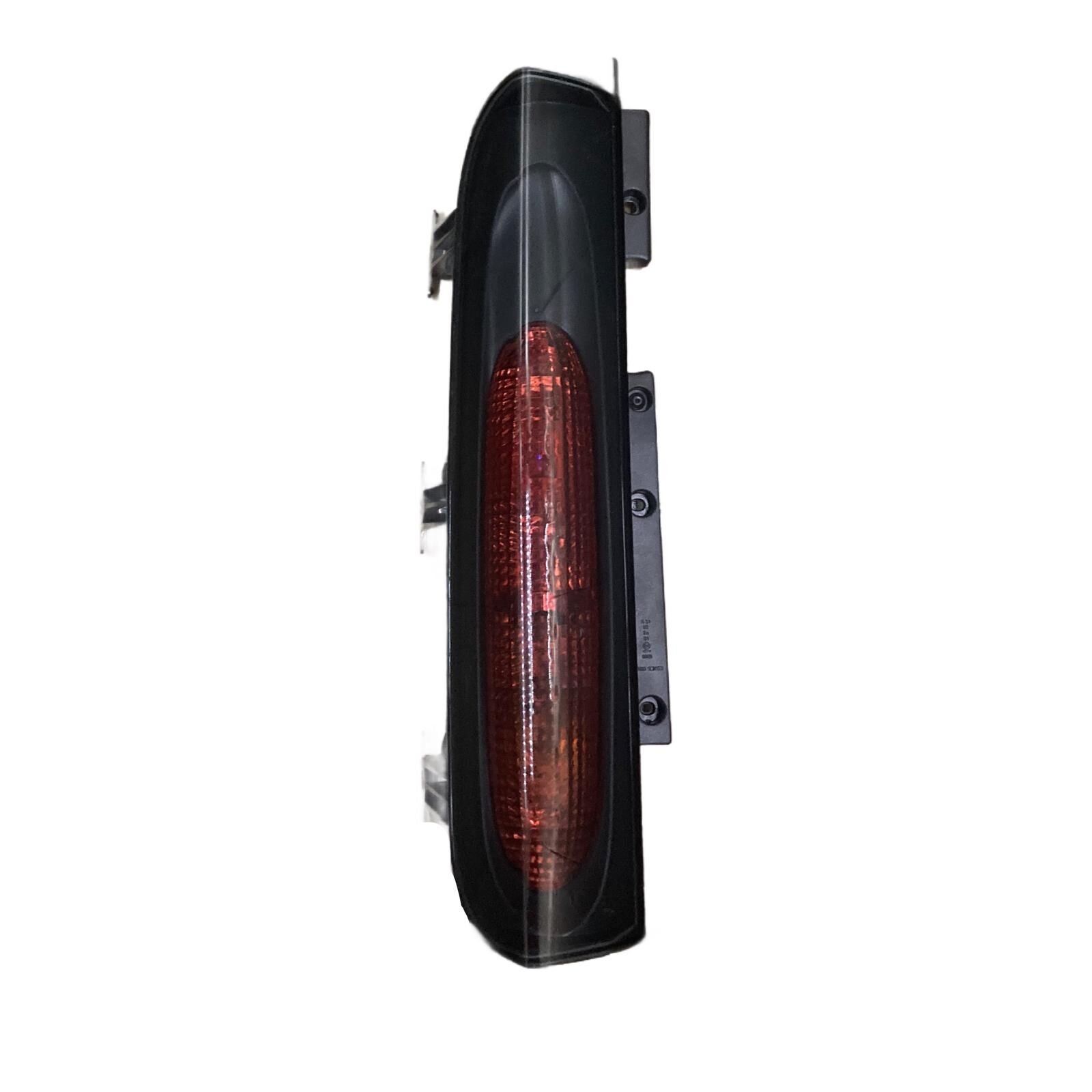 Trafıc II/ Vivaro II Çift Kapı Sol Stop Lambası(Tek Cam)8200336835